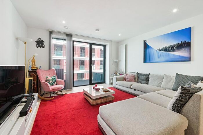 2 Bedroom Flat To Rent In Fairwater House, Royal Wharf, London, E16