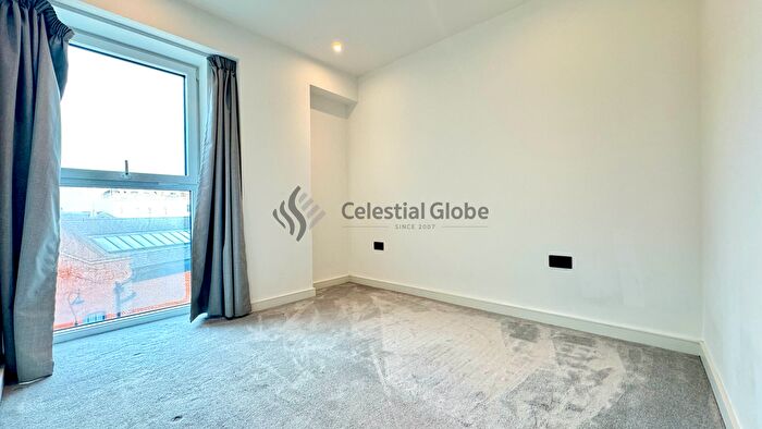 2 Bedroom Flat To Rent In Heritage Walk, Kingston Upon Thames, KT1
