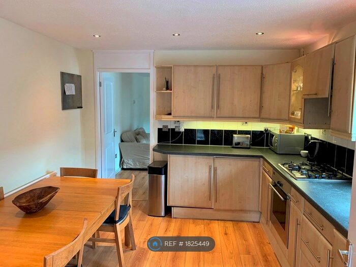 3 Bedroom End Of Terrace House To Rent In Garnet Street, London, E1W