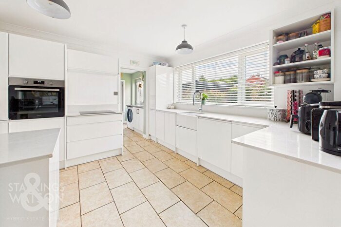 5 Bedroom Detached House For Sale In Hunters Close, Blofield, Norwich, NR13