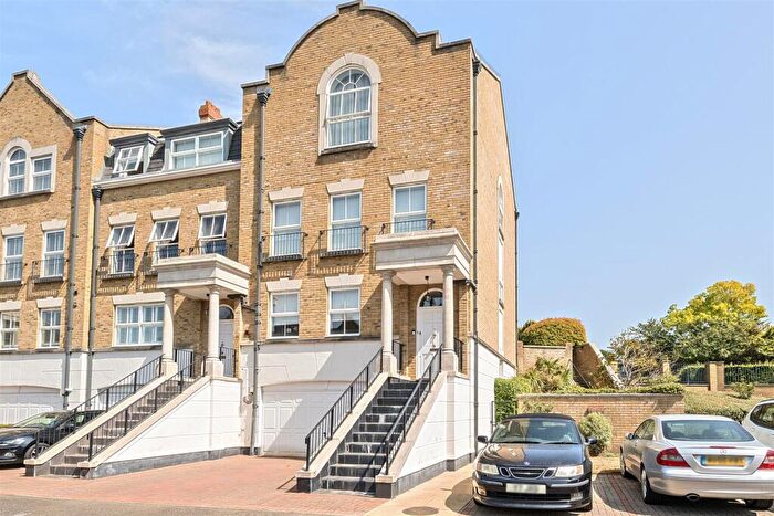 4 Bedroom End Of Terrace House For Sale In Clearwater Place, Long Ditton, Surbiton, KT6