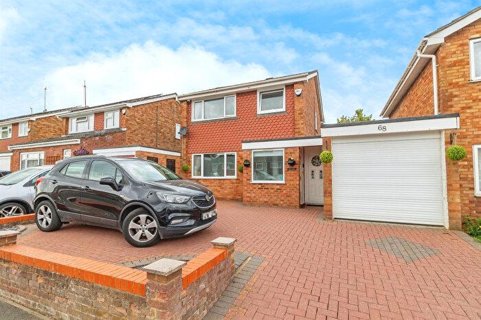 3 Bedroom Link Detached House For Sale In Sutherland Grove, Bletchley, Milton Keynes, MK3