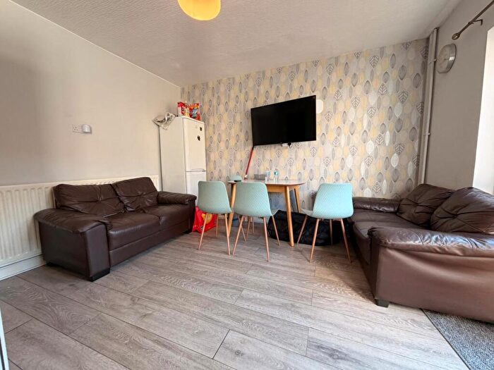 1 Bedroom Town House To Rent In Kingsland Avenue, Coventry, CV5