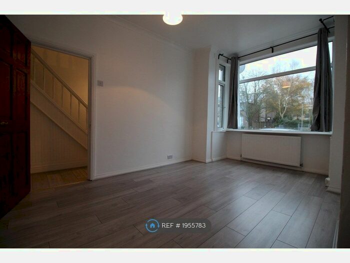 3 Bedroom Terraced House To Rent In Oakleigh Road South, London, N11