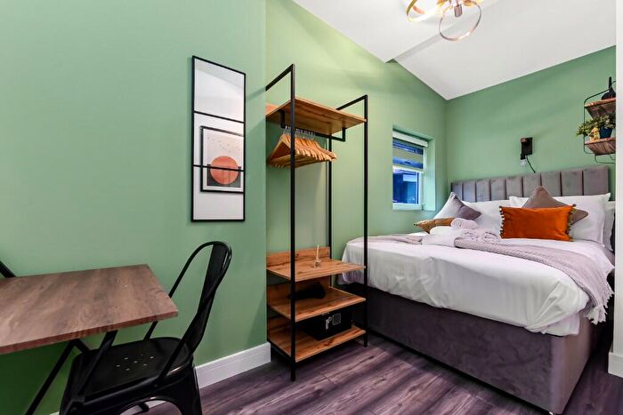 1 Bedroom Serviced Apartments To Rent In Elder Avenue, London, N8