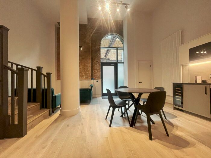 3 Bedroom Mews House To Rent In Windsor Square, Woolwich, London, SE18