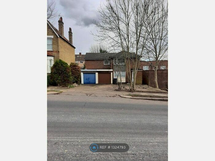 2 Bedroom Maisonette To Rent In Avenue Road, London N14