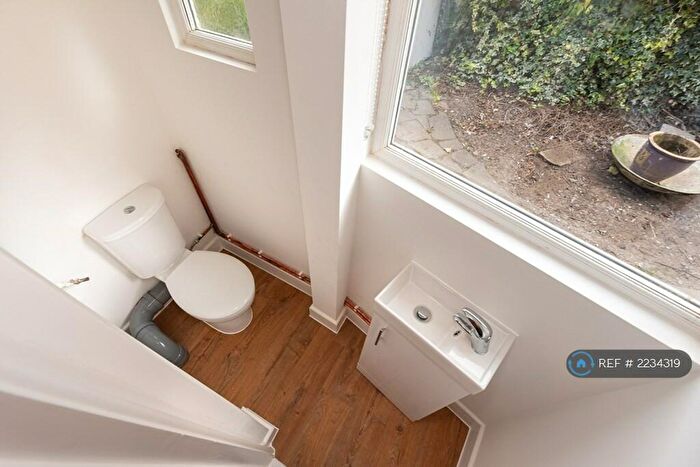 1 Bedroom Flat To Rent In Ingrave Road, Brentwood, CM15