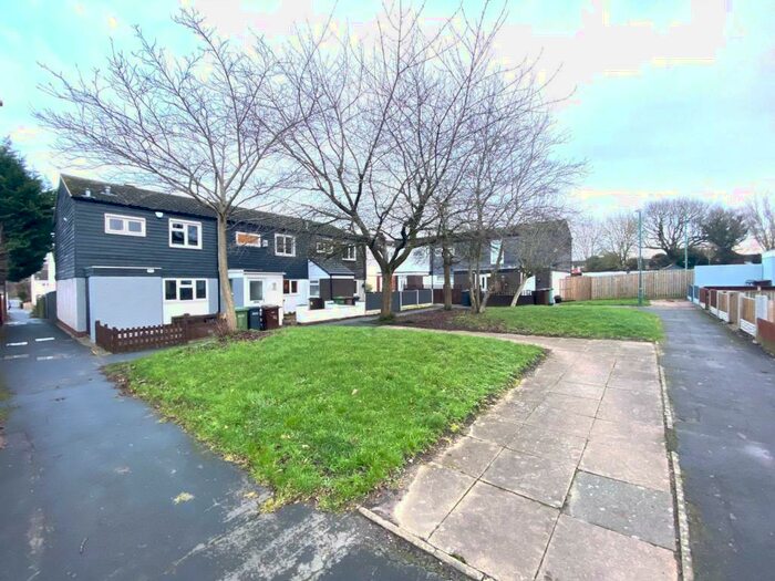 3 Bedroom House To Rent In Exeter Drive, Marston Green, B37