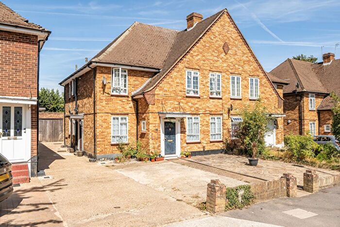 2 Bedroom Maisonette For Sale In Tolcarne Drive, Pinner, HA5