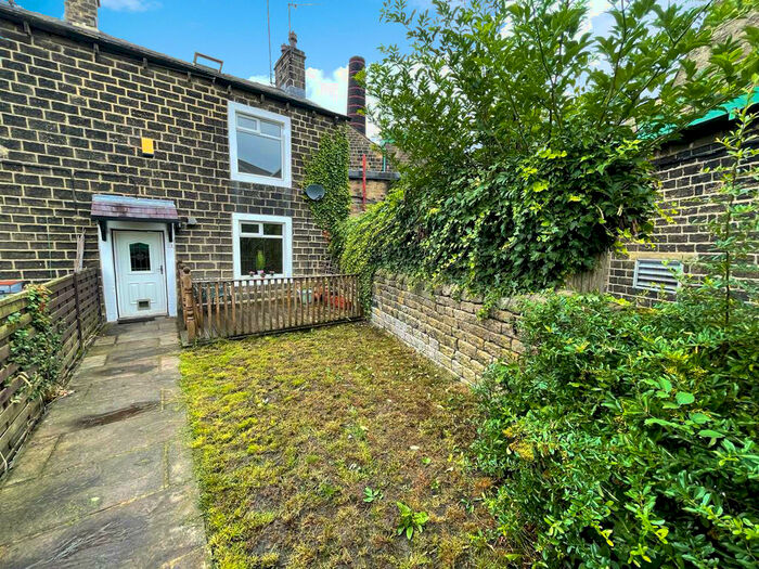 2 Bedroom End Of Terrace House To Rent In Mill Street, Cross Hills, BD20