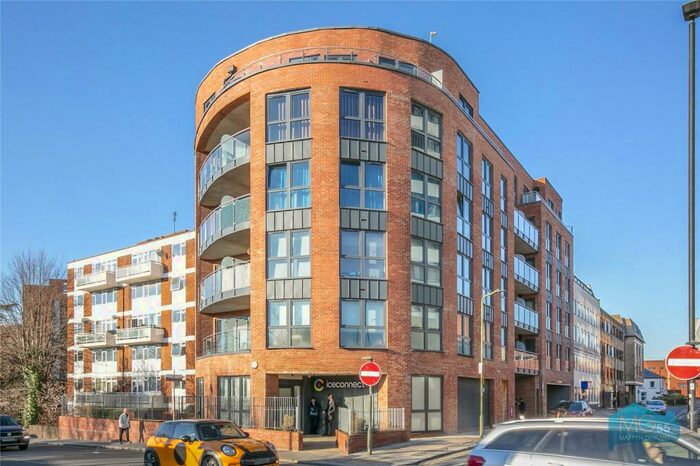 1 Bedroom Apartment To Rent In Nether Street, Finchley Central, London, N3