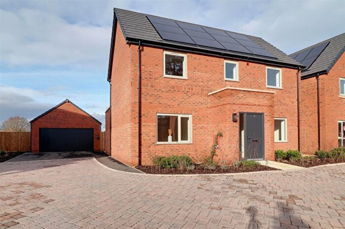 4 Bedroom Detached House For Sale In Upton's Garden, Whitminster, Gloucester, GL2