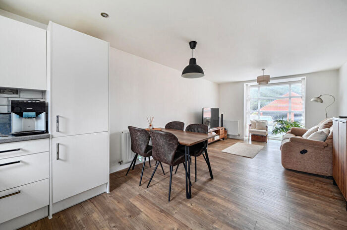 2 Bedroom Apartment For Sale In Ifould Crescent, Wokingham, Berkshire, RG40