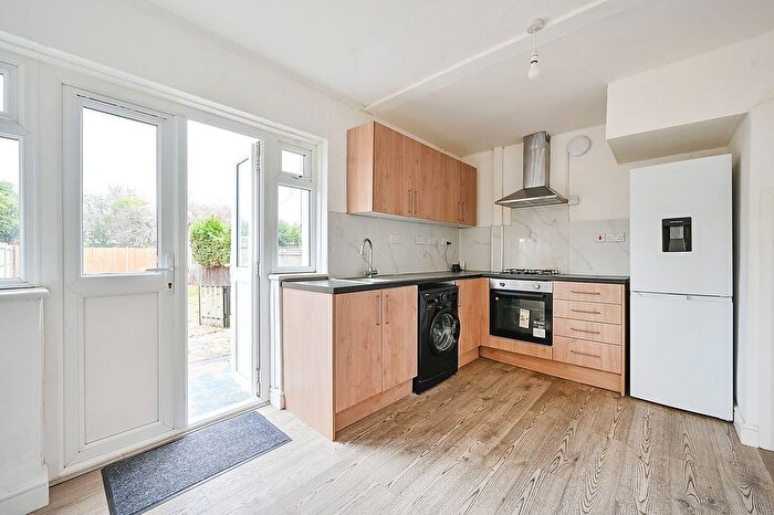 3 Bedroom Semi-detached House For Sale In The Drive, Feltham, Feltham, TW14