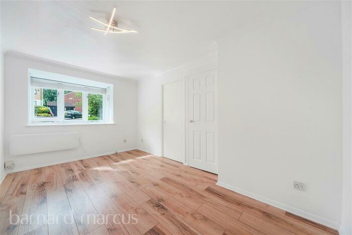 1 Bedroom Apartment To Rent In Percy Gardens, Worcester Park, KT4