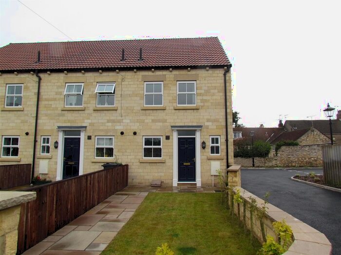 3 Bedroom Town House To Rent In St. Joseph's Street, Tadcaster, LS24