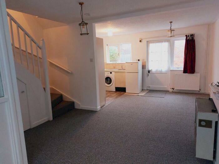 2 Bedroom Town House To Rent In Causeway Close, Chippenham, SN15