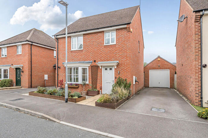 3 Bedroom Detached House For Sale In Jardine Place, Bracknell, Berkshire, RG12