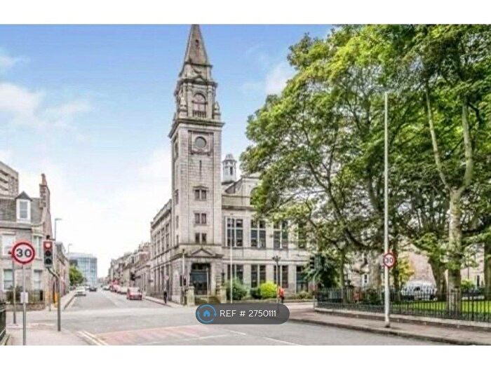 3 Bedroom Flat To Rent In Melville Court, Aberdeen, AB10