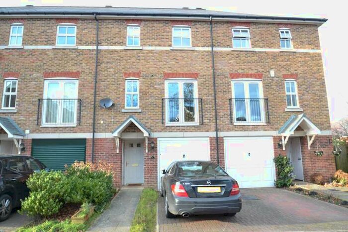 4 Bedroom Town House To Rent In Saville Close, Epsom, KT19