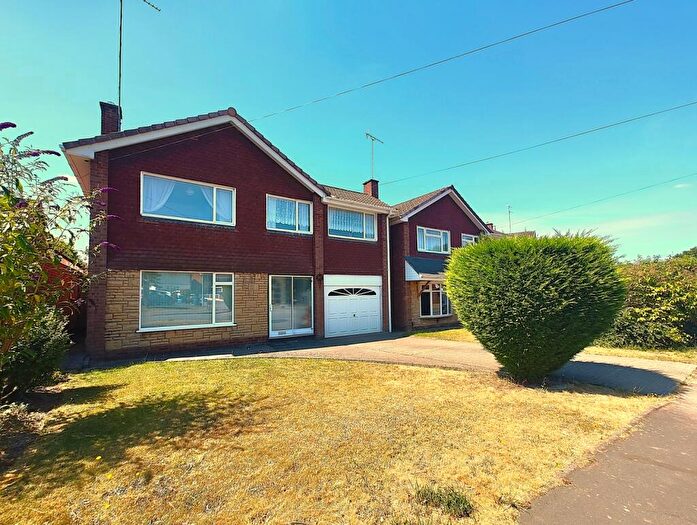 5 Bedroom Detached House For Sale In Longmeadow Drive, Sedgley, DY3