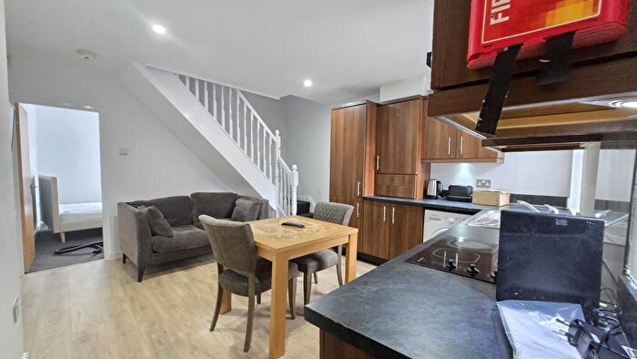 3 Bedroom Apartment To Rent In Ecclesall Road, Sheffield, S11