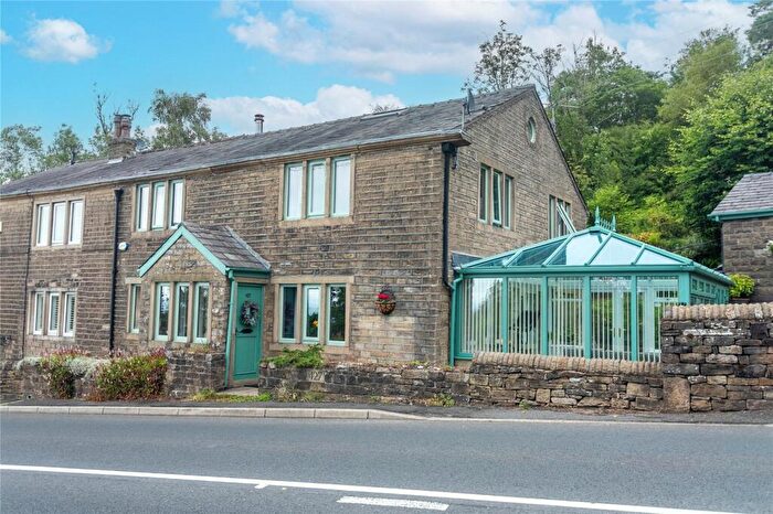 3 Bedroom Semi-Detached House For Sale In Buckstones Road, Shaw, Oldham, Greater Manchester, OL2