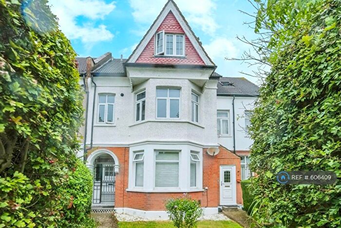 2 Bedroom Maisonette To Rent In (Note The Entrance Is On Stodart Road), London, SE20