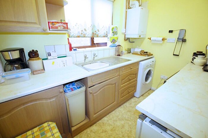 4 Bedroom Detached Bungalow For Sale In St. Peters Drive, Chatteris, Cambridgeshire, PE16 - Photo 5