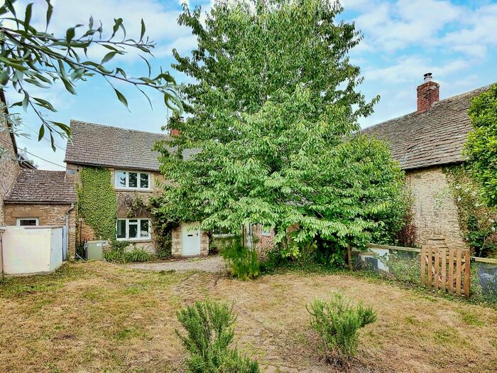 3 Bedroom Cottage To Rent In London Road, Poulton, Cirencester, GL7