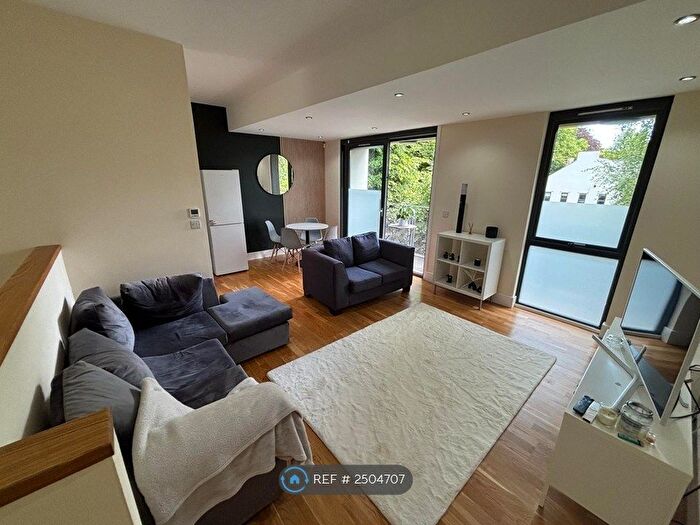 2 Bedroom End Of Terrace House To Rent In Buckingham Place, Headingley, Leeds, LS6