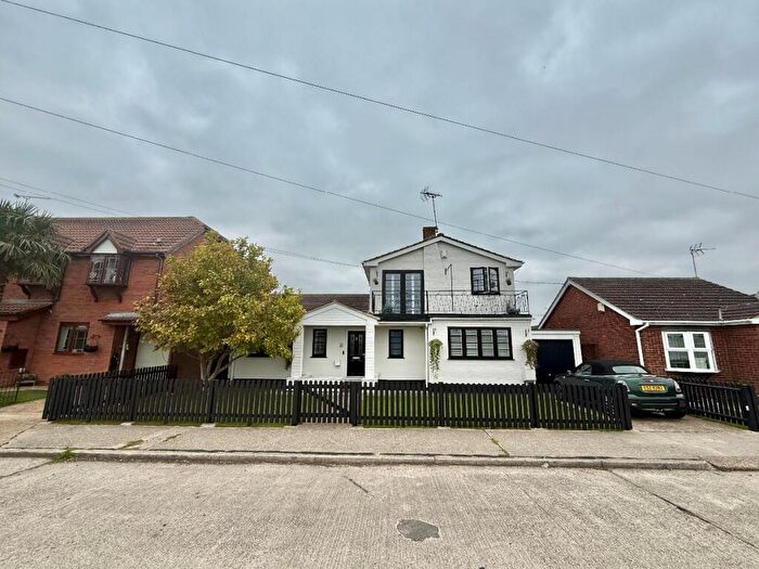 5 Bedroom Detached House For Sale In Kellington Road, Canvey Island, SS8