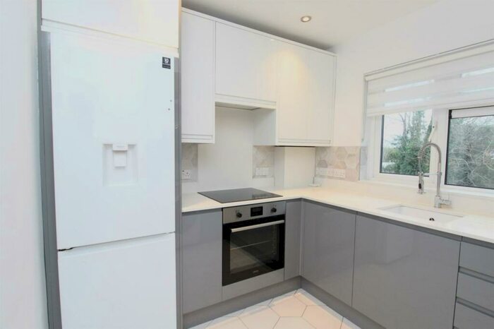 1 Bedroom Apartment To Rent In Yardley Lane, North Chingford, E4