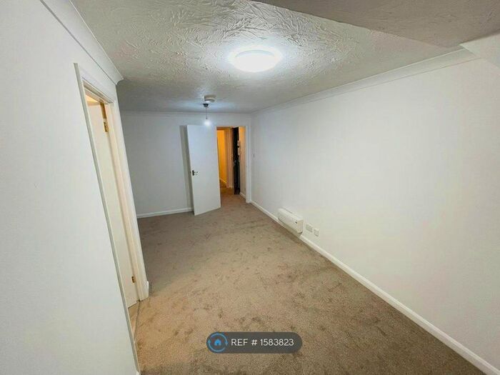 1 Bedroom Flat To Rent In Ledgers Road, Slough, SL1