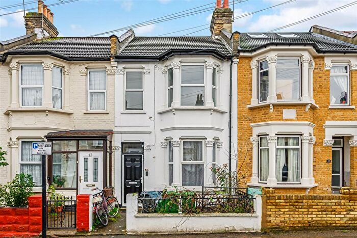 2 Bedroom Flat To Rent In Carnarvon Road, Leyton, E10