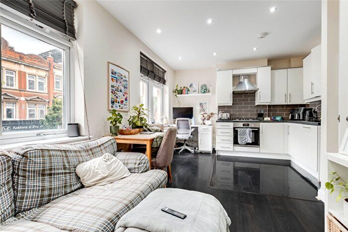 2 Bedroom Flat To Rent In Arthur Road, Flat, Wimbledon Park, SW19