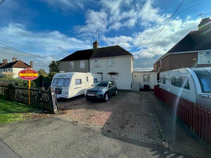 3 Bedroom Semi-Detached House For Sale In Hyde Road, Roade, Northampton, NN7