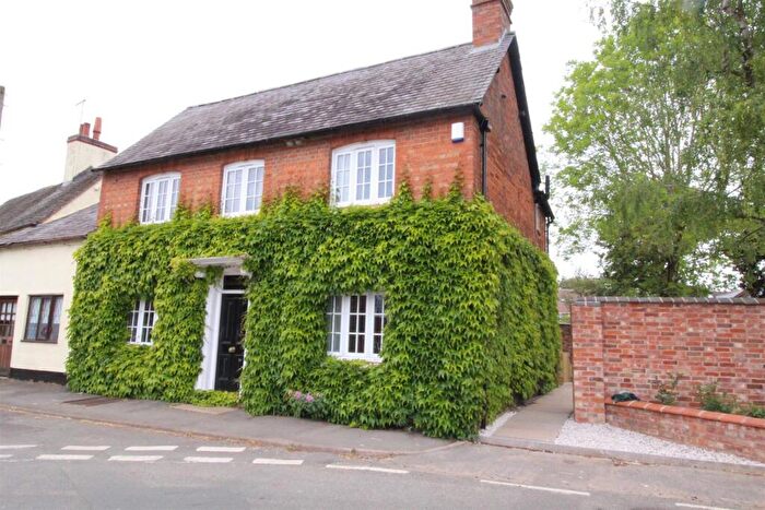 3 Bedroom Semi-Detached House To Rent In Kilworth Turn, LE17