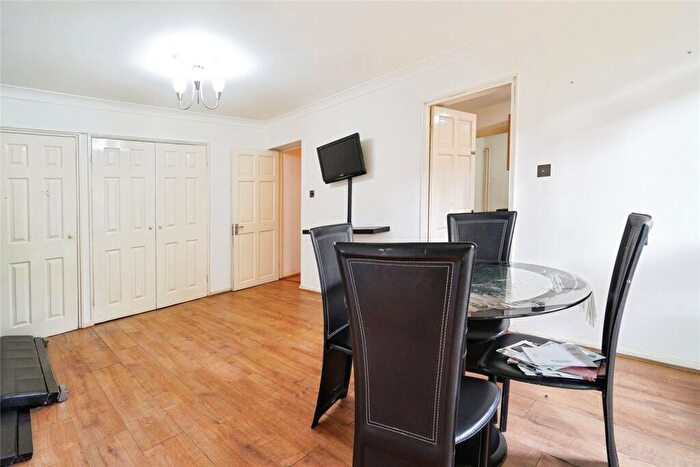 1 Bedroom Apartment To Rent In John Riskin Street, London, SE5