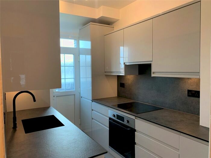 2 Bedroom Flat To Rent In Scarlet Road, London, SE6