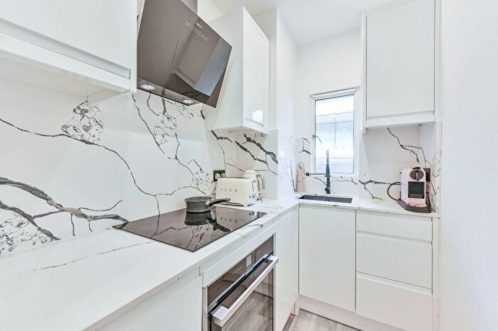 2 Bedroom Flat For Sale In University Street, Bloomsbury, London, WC1E