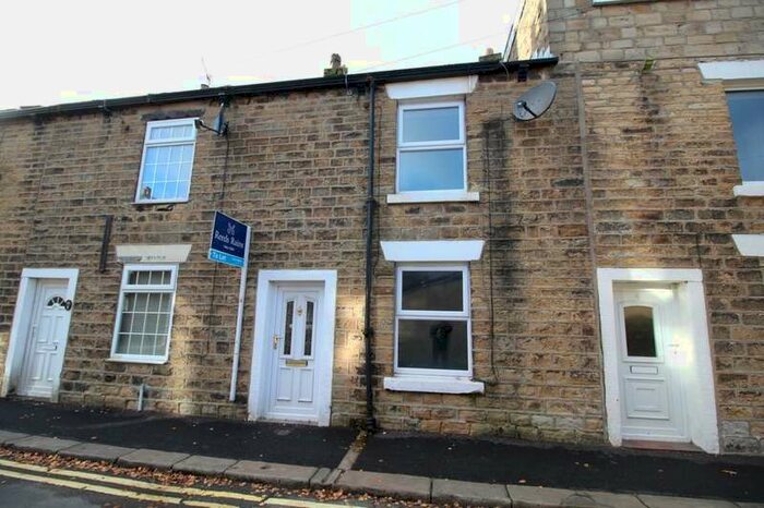 2 Bedroom Property To Rent In Silk Street, Glossop, SK13