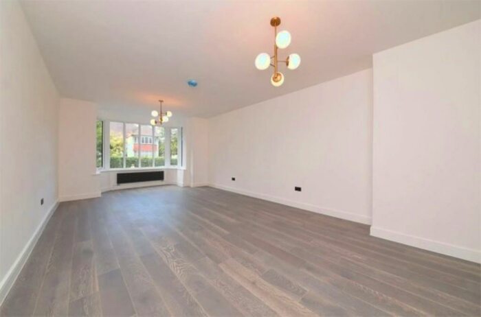 3 Bedroom Apartment To Rent In Finchley Road, London, NW11