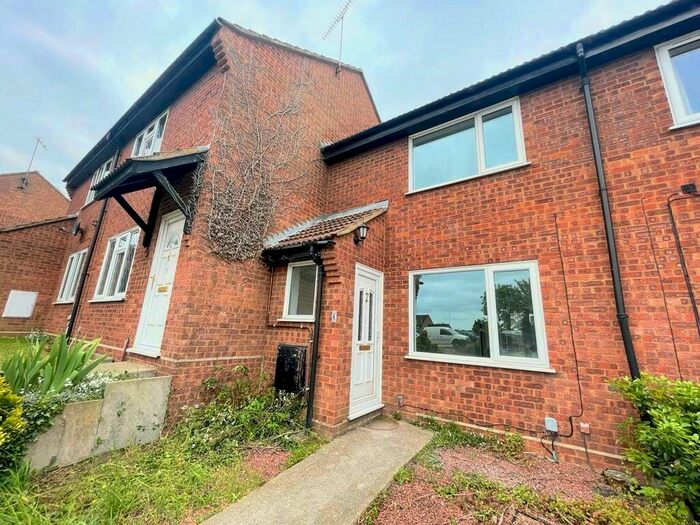 2 Bedroom House To Rent In Yew Tree Rise, Ipswich, IP8