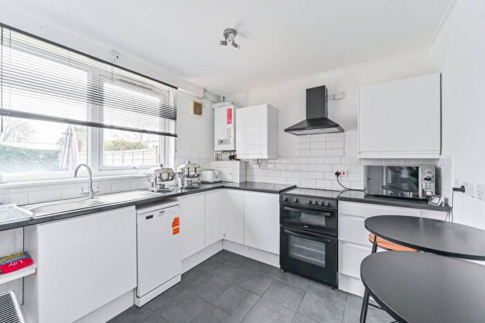 3 Bedroom Maisonette To Rent In Challice Way, Tulse Hill, London, SW2