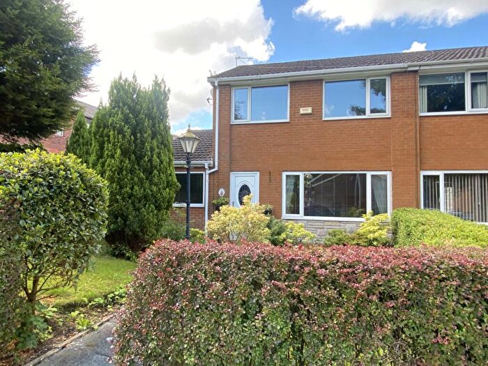 3 Bedroom Town House For Sale In Percival Walk, Oldham, OL2