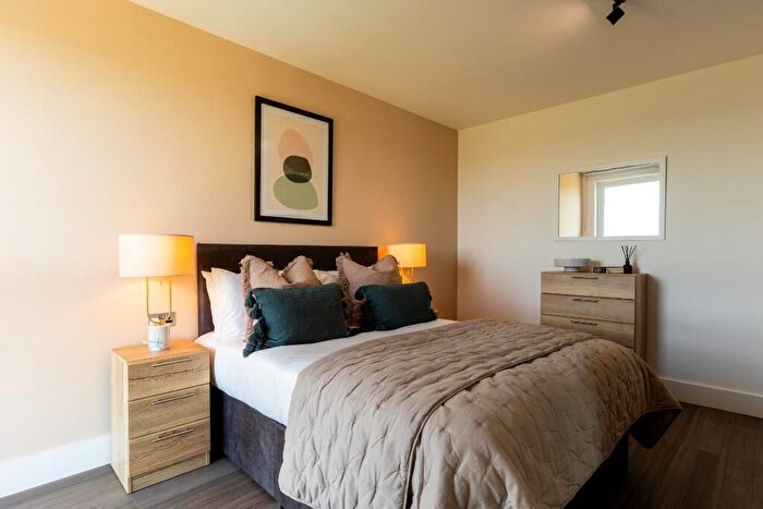 1 Bedroom Flat To Rent In Flat, Mitre Yard, - Scrubs Lane, London, NW10