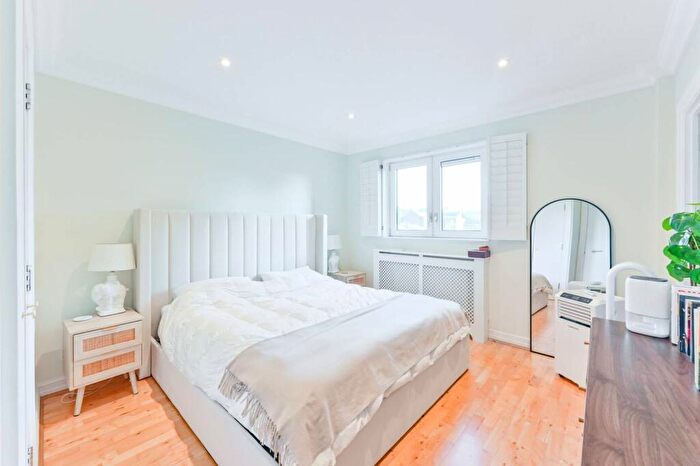 2 Bedroom Flat To Rent In Plantation Wharf, , Battersea, London, SW11