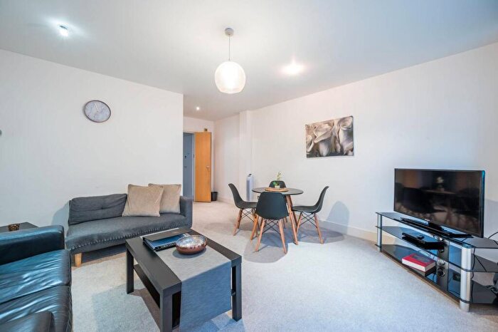 2 Bedroom Flat To Rent In Bride Court, City, London, EC4Y